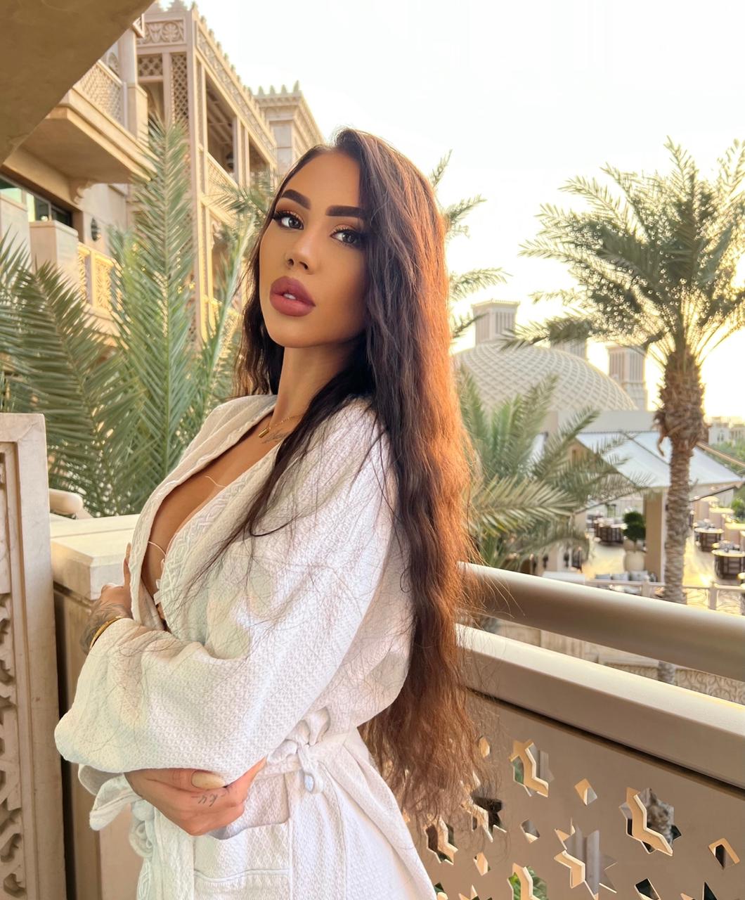 Hot Dubai Girl